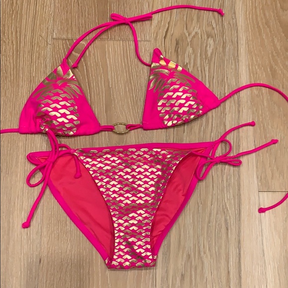 Bikini - Picture 1 of 5